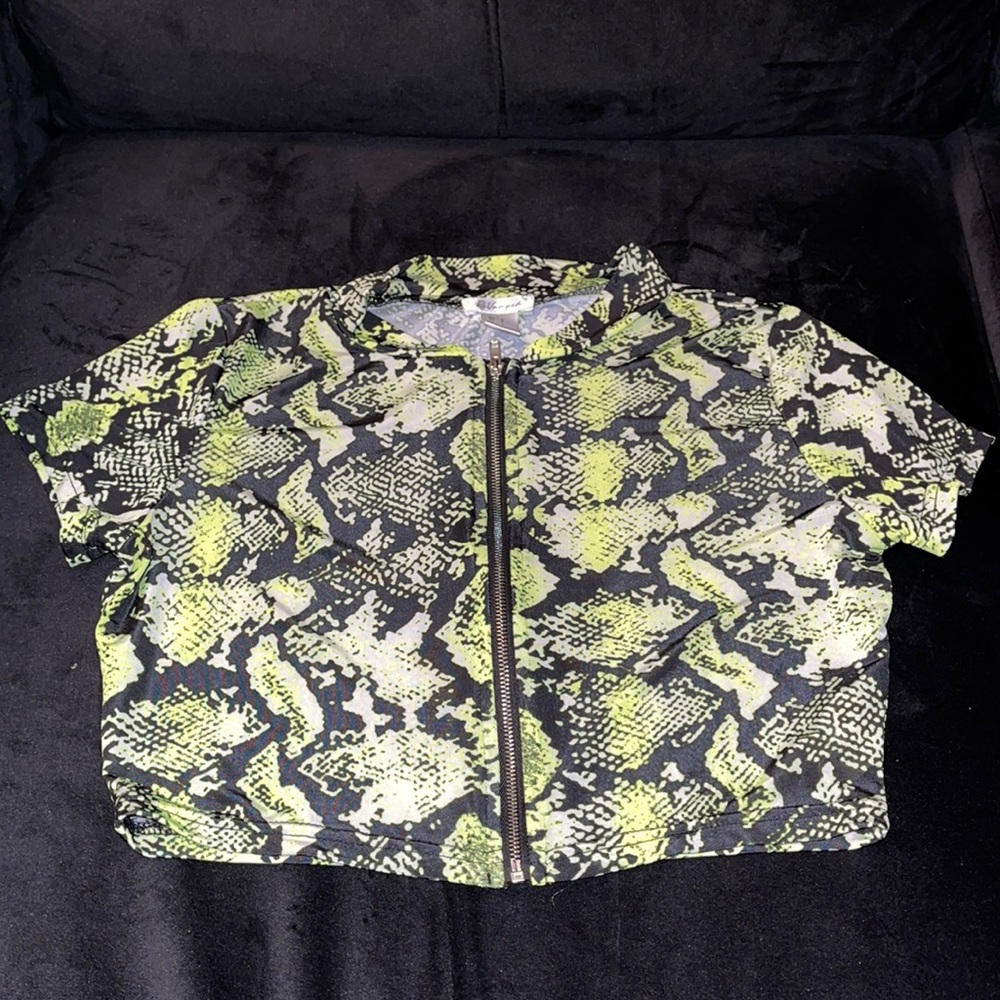 Short Sleeve Cropped Top